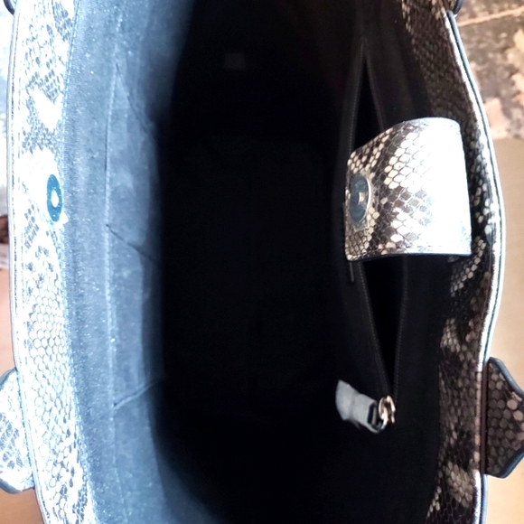 Sam Edelman: Malibu Grey Python Snake Print Bucket Bag: NWT. - Picture 5 of 10